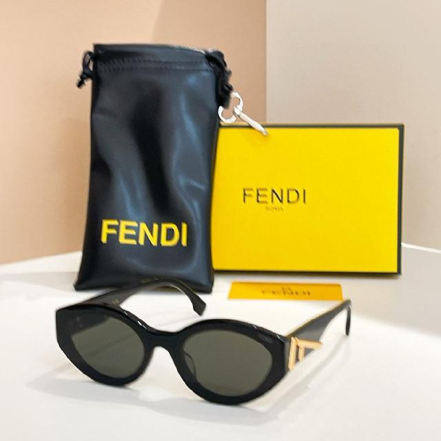 FEND*太阳眼镜✨✨✨ MODEL:FE0A056V✨✨