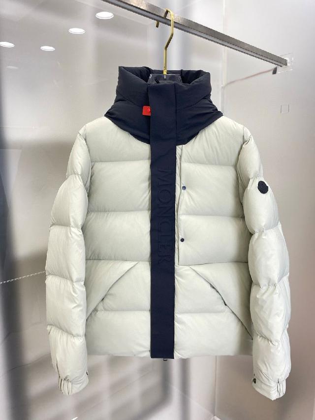 Madeira羽绒夹克是功能性衣橱的常备单品，采用Longue saison尼龙制成