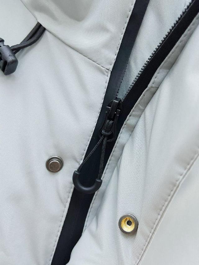 官网款2025秋冬新款羽绒服。这款号称羽绒服届最高端的