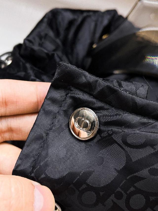 全部90绒的三标齐全带着经典的Logo组合搭配，