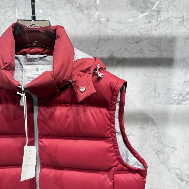 BC新款羽绒马甲出货，帽子可完全拆卸成立领