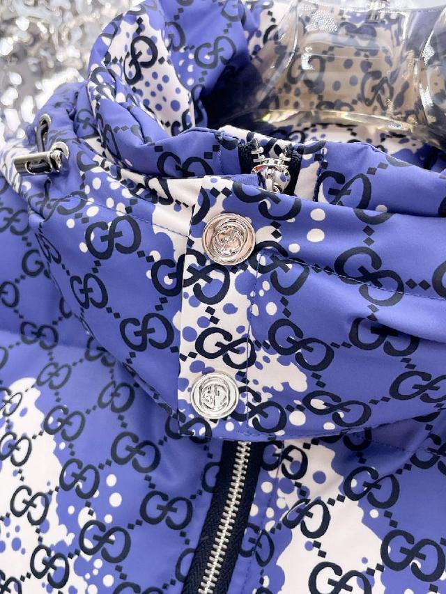 官网款2025秋冬新款羽绒服。这款号称羽绒服届最高端的