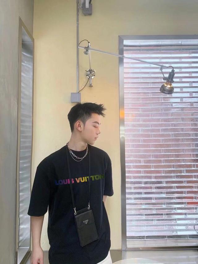 lv秀款短袖