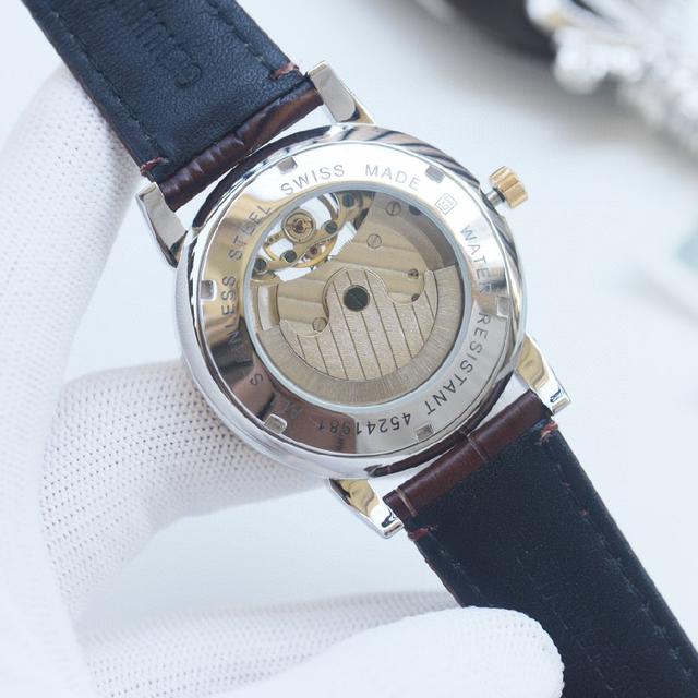 卡地亚 CARTIER-Tank腕表家族的代表作！采用全贵金属打造