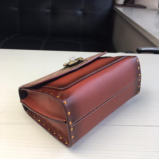 新款小號coach 復古咖色皮翻蓋挎包