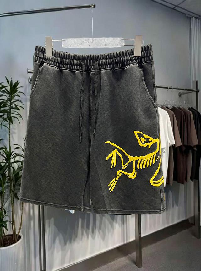 细节无可挑剔，顶级辅料配备，原版logo设计理念，手感细腻柔软！