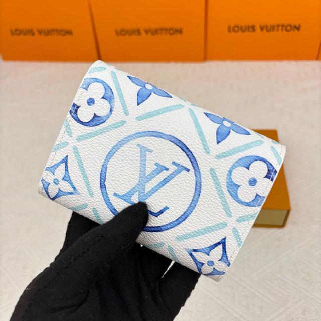 本款 Victorine 钱夹以 Monogram Empreinte 软粒面皮革