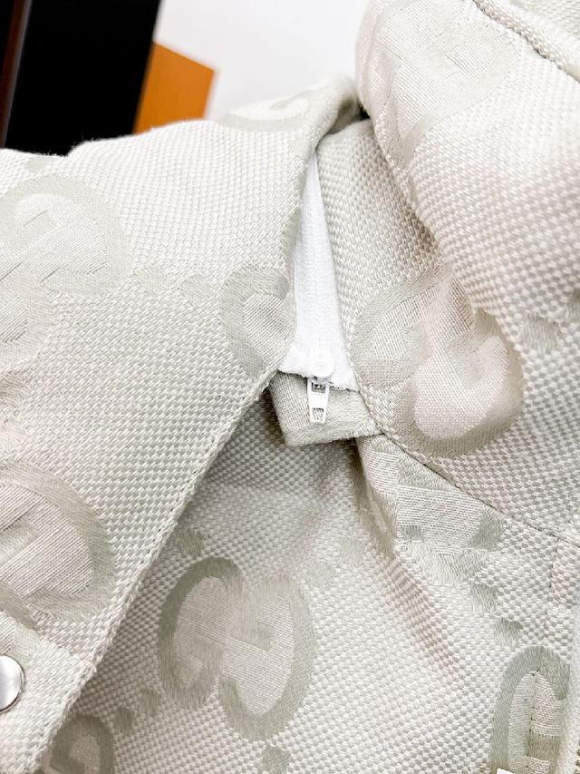 2025秋冬新款羽绒服。这款号称羽绒服届最贵的，全部90绒的