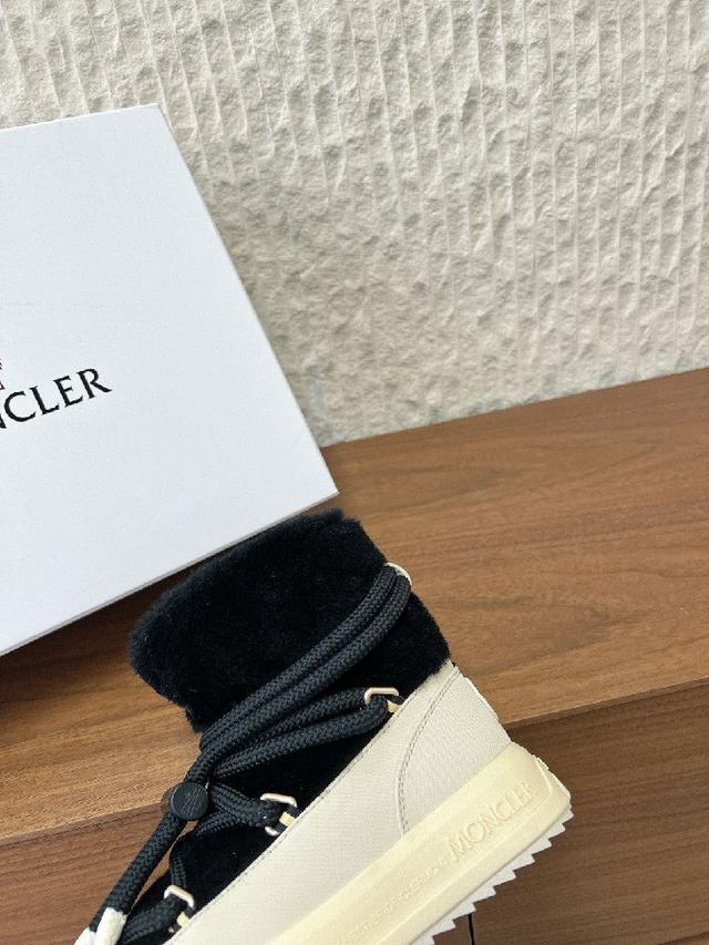 采用抽绳系带设计与保暖内衬，舒适温暖。 搭载强劲抓地的 Vibram