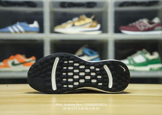 Nike/耐克 升级原楦原纸版开发版型，采用科技织法轻盈织物