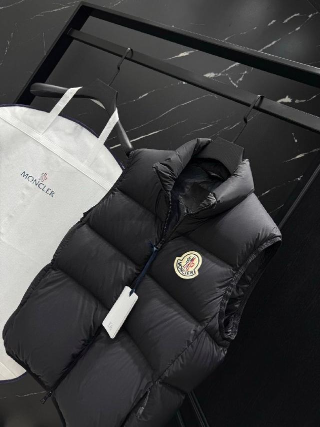 特级羽绒⬆️Moncler Erea（2025爆款小泡芙）女士方形绗缝连帽短款