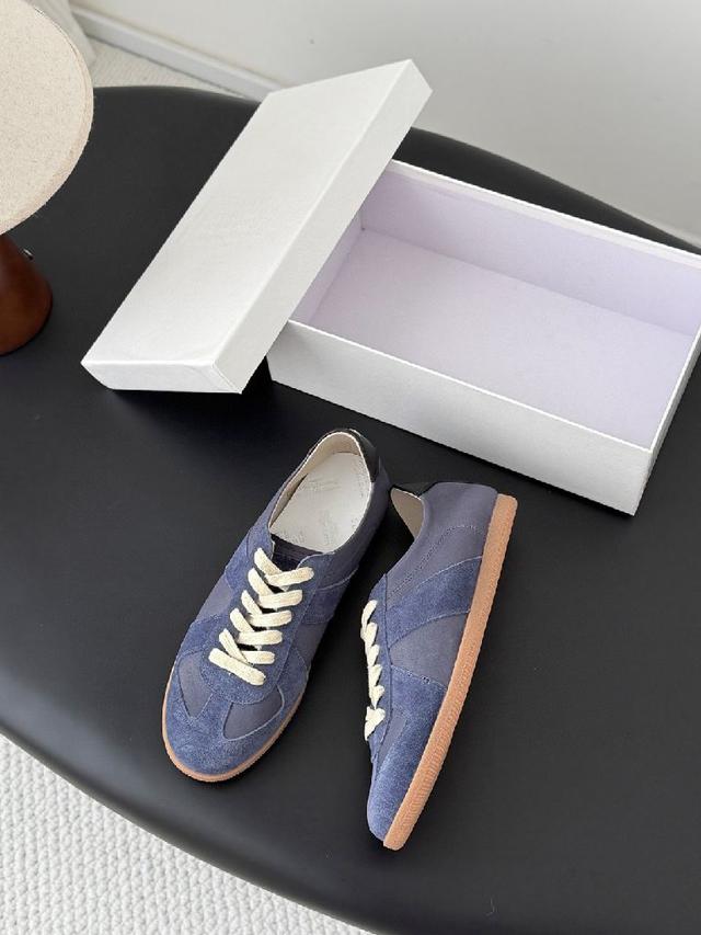 经典款闭眼入，高品质高版本！ 上脚非常好穿，轻便舒适～ Size:35-44