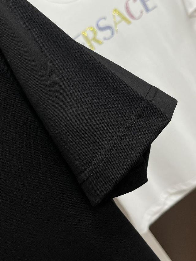 范思哲 25ss春夏新品水晶钻圆领短袖T恤，正面缀饰有进口