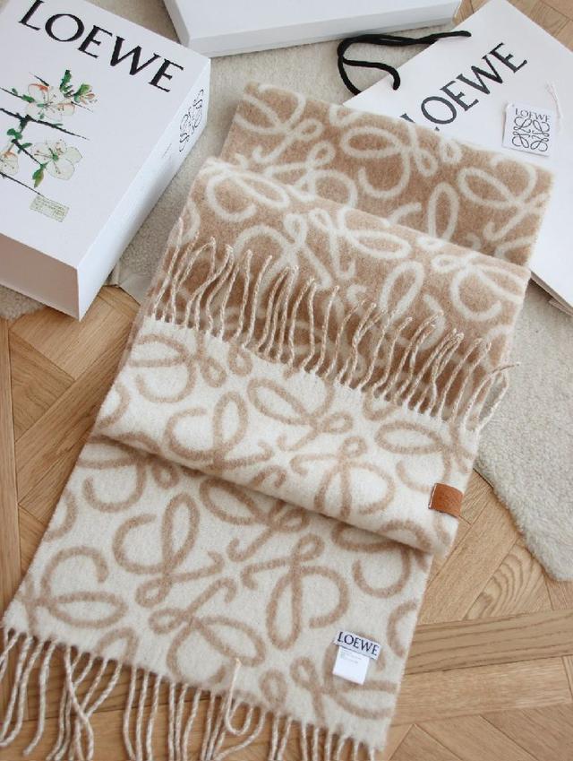 女神及日常都非常好搭配的款😍平时穿搭也非常好搭配