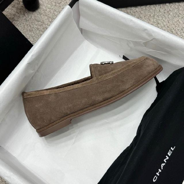 ChaneL 25K泰迪毛毛乐福鞋 设计简约高级，超级百搭款！