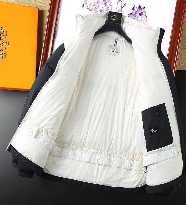 2025秋冬新款羽绒服。这款号称羽绒服届最贵的，全部90绒的。