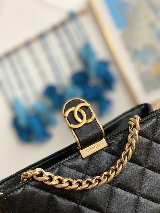 CHANEL：：．型号：92993尺寸：33CM：