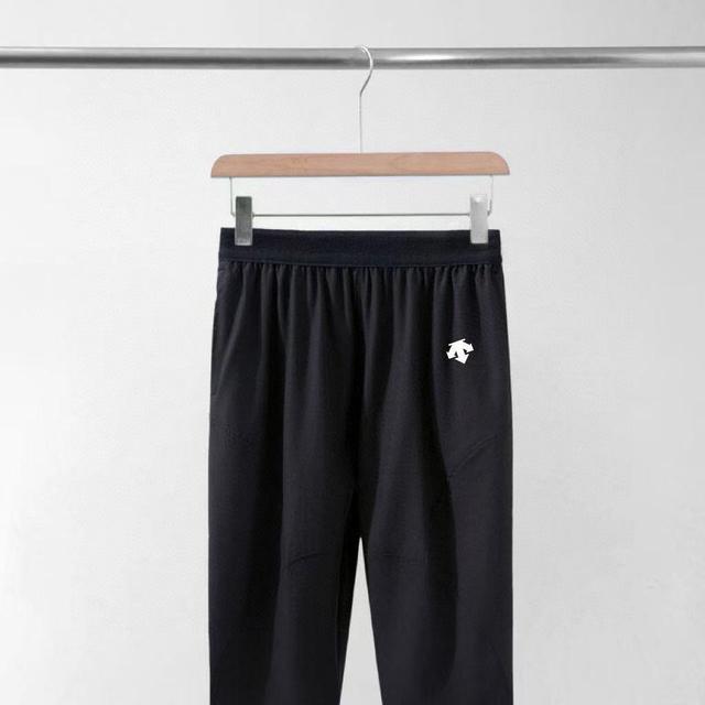 舒适有型！  质感软滑细腻 透气亲肤出汗不闷热不粘腻！轻量化高弹