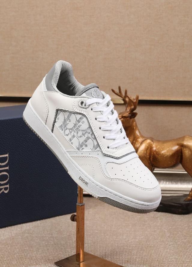 采用白色和灰色光滑牛皮精心制作[烟花][烟花][烟花]