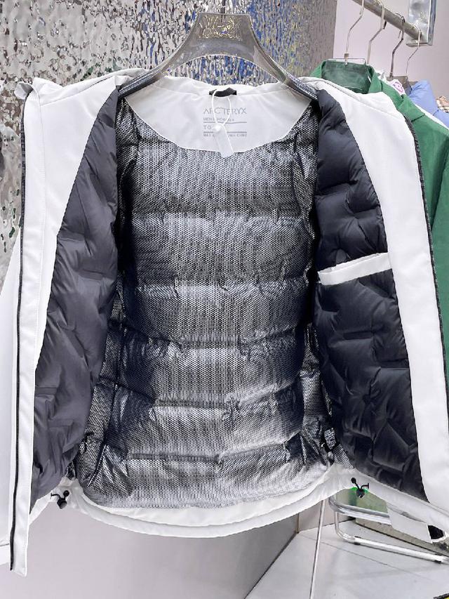 官网款2025秋冬新款羽绒服。这款号称羽绒服届最高端的