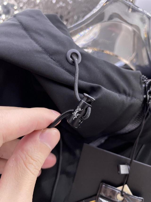 官网款2025秋冬新款羽绒服。这款号称羽绒服届最高端的