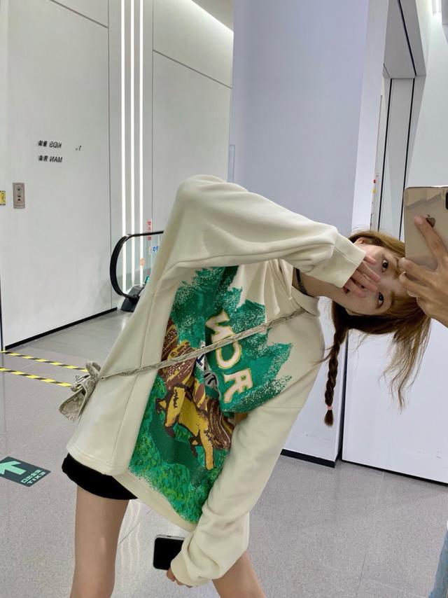 潮牌印花連帽衛衣
