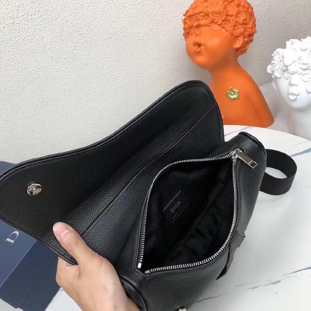 米色 Oblique 印花面料和粒面牛皮革 正面饰以 Dior 标志