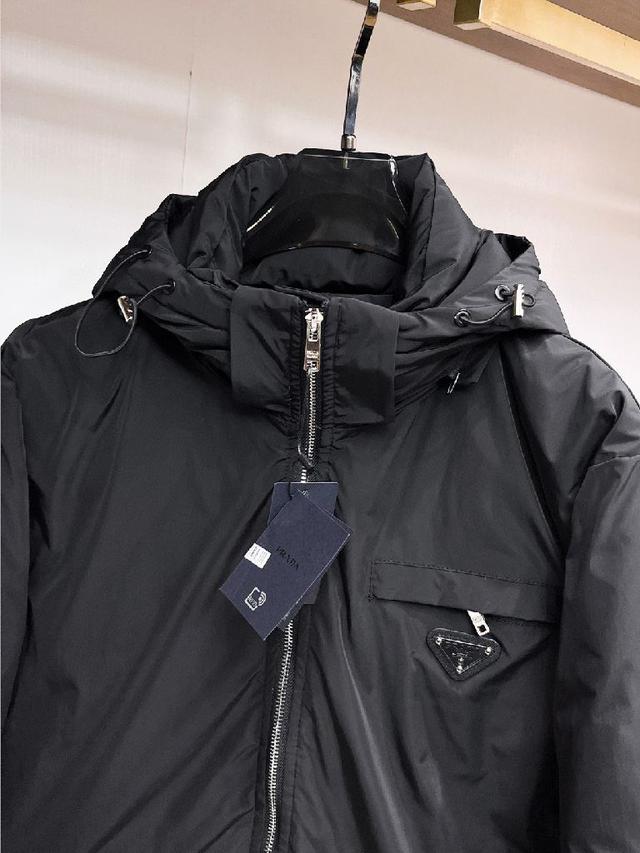 官网款2025秋冬新款羽绒服。这款号称羽绒服届最高端的，全部90绒