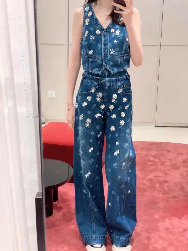 采用高织有机棉牛仔面料 质感柔软细腻