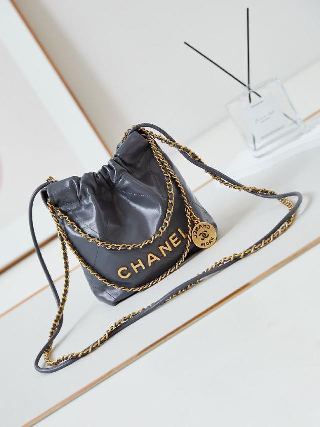 包包配饰永远都会被种草来自刚结束的2023春夏系列