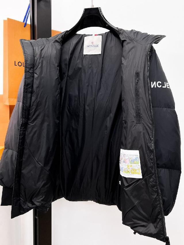 2025秋冬新款羽绒服。这款号称羽绒服届最贵的，全部90绒的