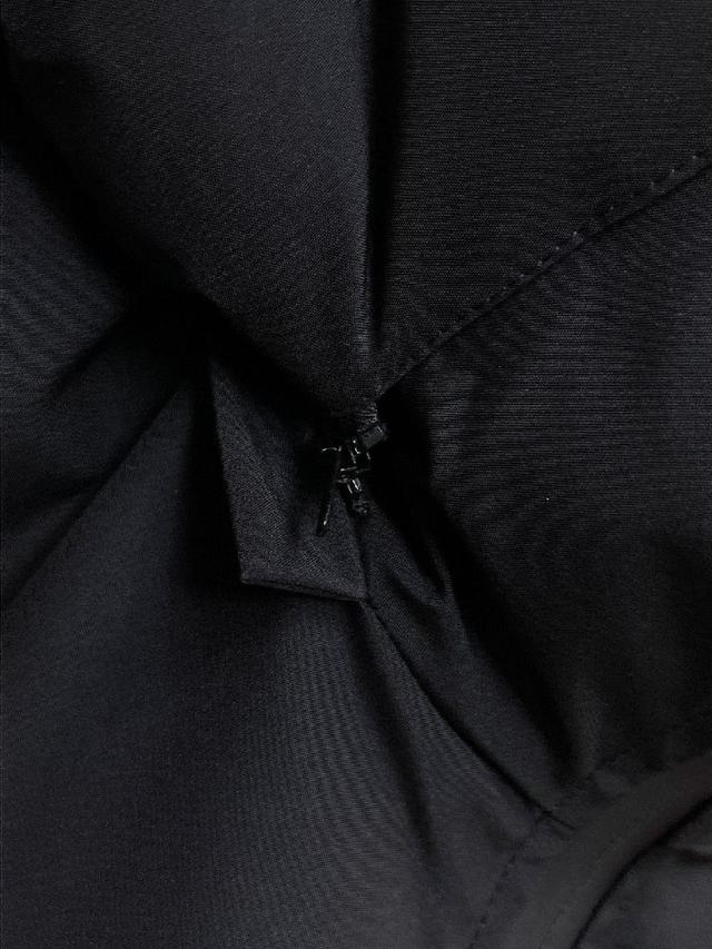 官网款2025秋冬新款羽绒服。这款号称羽绒服届最高端的，全部90绒