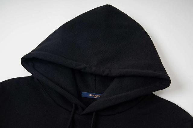 面料采用重磅480克双纱面料  整衣洗水 前后后幅十字贴皮