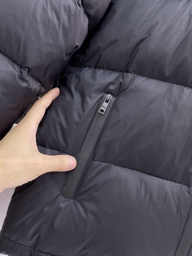 官网款2025秋冬新款羽绒服。这款号称羽绒服届最高端的