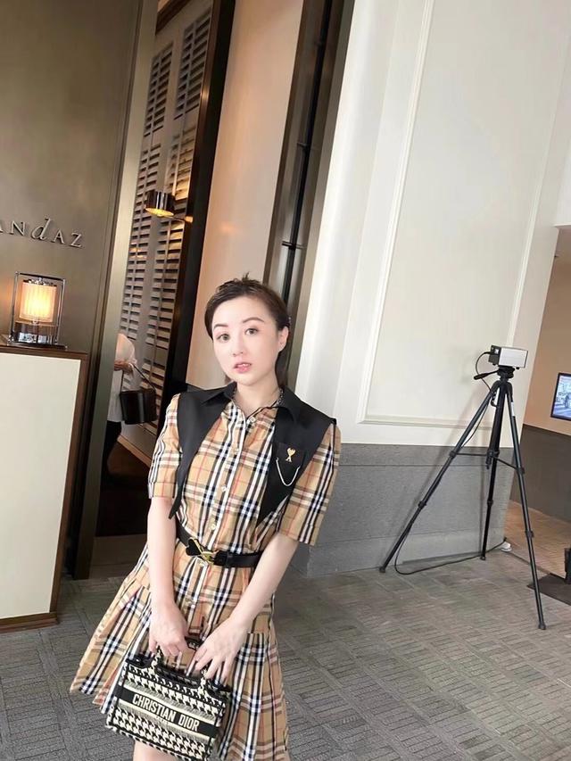 巴寶莉格子連衣裙