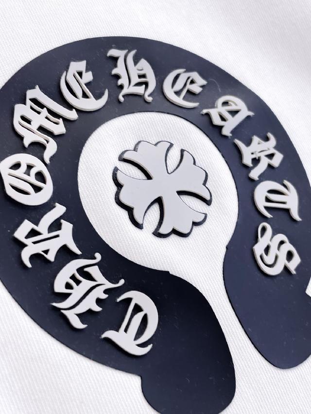 慵懒而随性，结合干净简单的色系就特别耐看，适合日常穿着