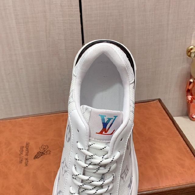 闪电] 《 LV* 》  最新•爆款休闲鞋，顶端品牌[勾引]奢侈～代购