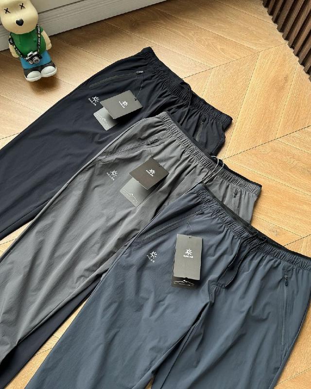 翻领CD经典设计 搭配镌刻“DIO*”标志的纽扣 胸前贴袋，直筒底边，100% 棉。