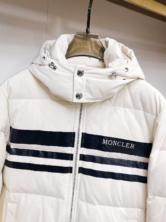 官网款2025秋冬新款羽绒服。这款号称羽绒服届最高端的