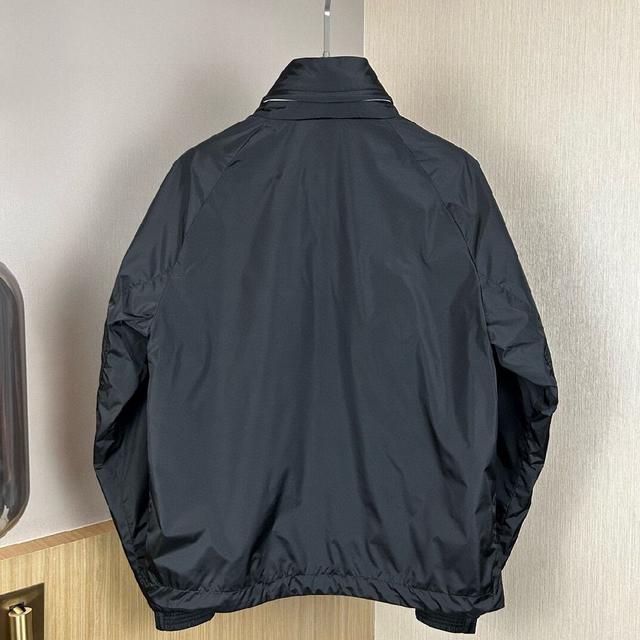 新款夹克外套，秀场新品‼品相非常完美，舒适保暖，三标