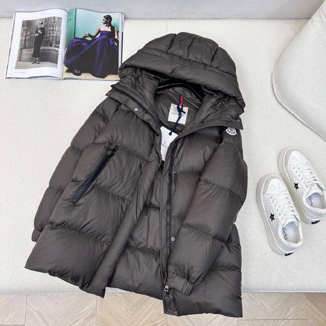 秋冬最新款logo标装饰连帽中长款羽绒服🖤 经典微A中长款版型