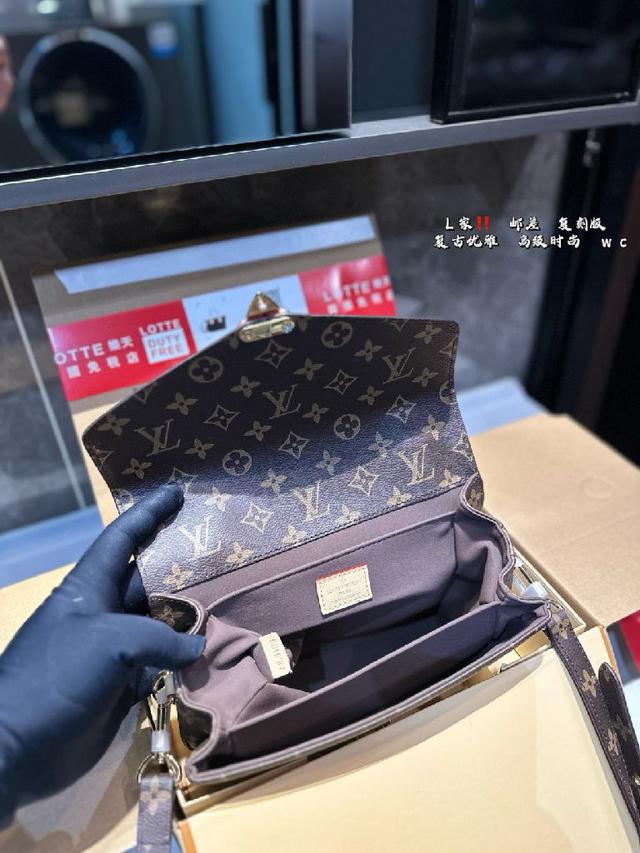 Chanel 小香家 手提款 盒子包