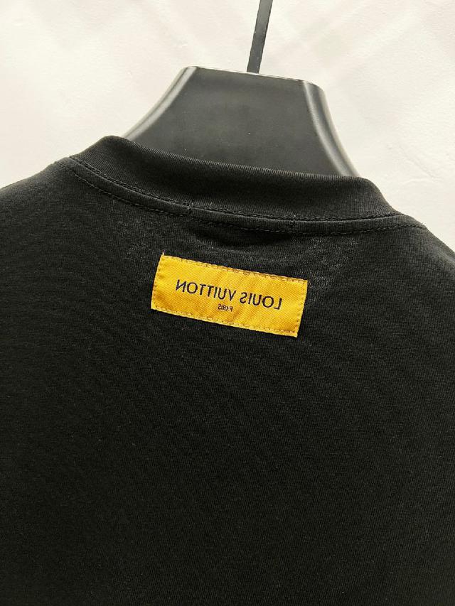 32支2*2螺纹，成衣两遍水洗处，面料舒适亲肤无异感