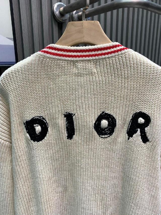 迪奥小恐龙图案针织圆领米色毛衣