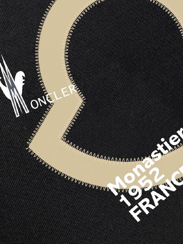 新品短袖T恤，帅气时尚，胸前图案字母logo，简约百搭款