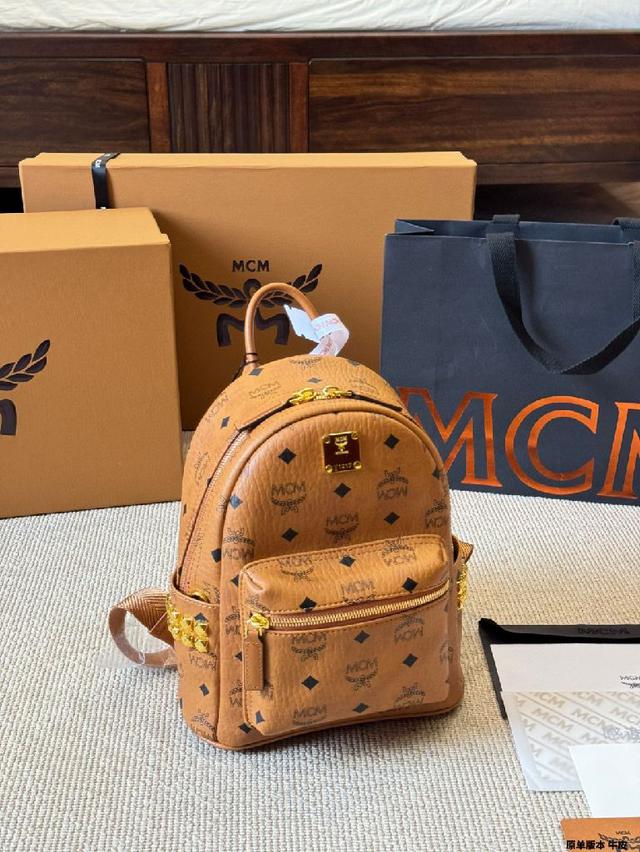 作为LV代表性高定包款之一的Capucines手袋，每一季都会尝试不同的设计