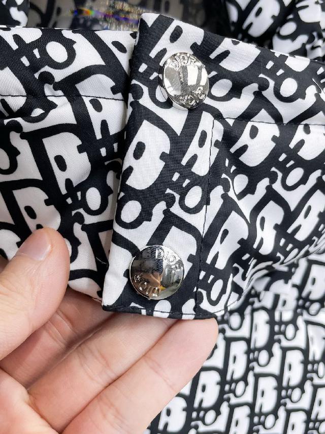 官网款2025秋冬新款羽绒服。这款号称羽绒服届最高端的