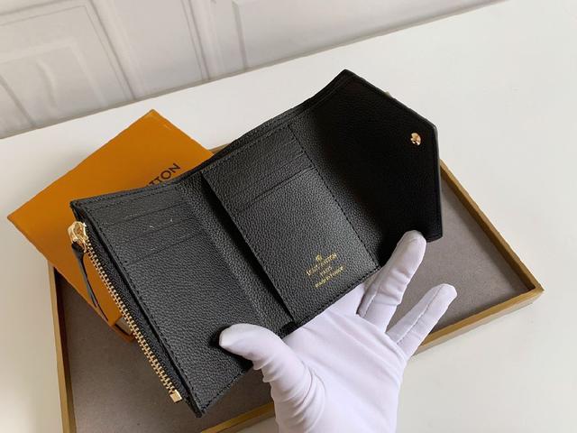 VICTORINE 钱夹本款 Victorine 钱夹以 Monogram Empreinte