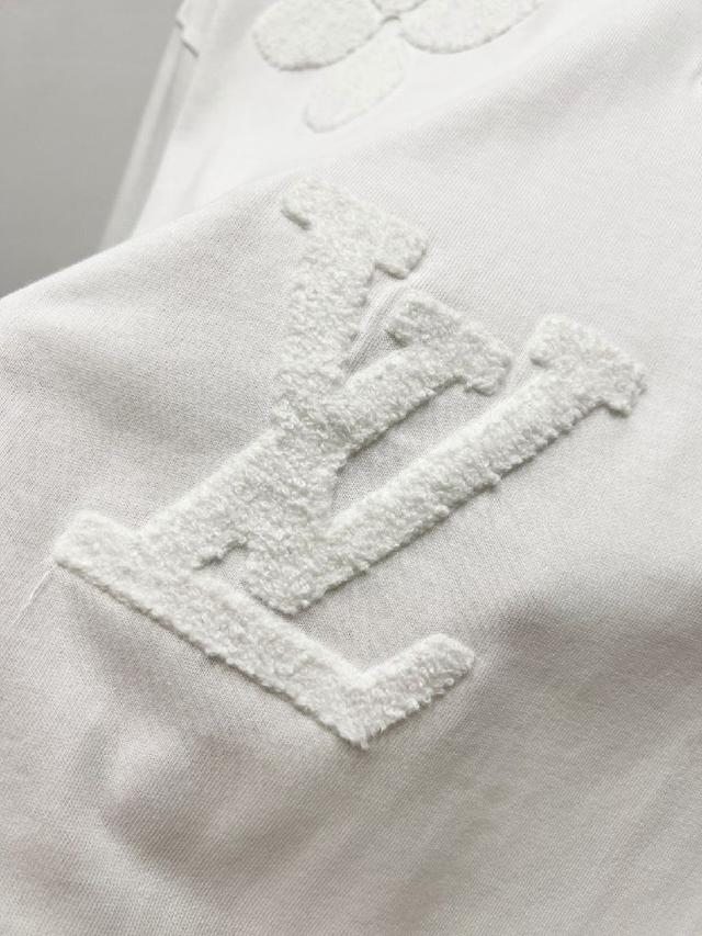 32支2*2螺纹，成衣两遍水洗处，面料舒适亲肤无异感