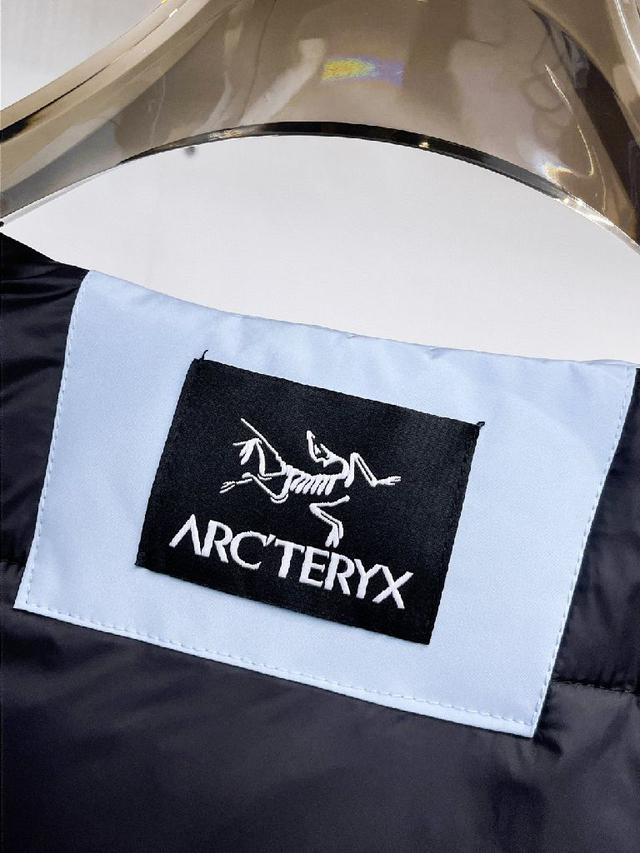 官网款2025秋冬新款羽绒服。这款号称羽绒服届最高端的